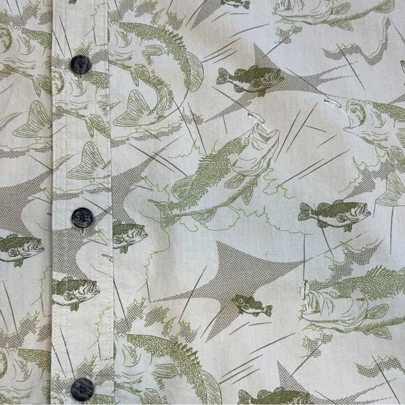 Cabela’s Fishing Shirt with hook and loop closures on pockets and back. Size L. - Picture 3 of 12